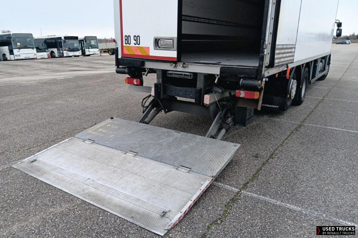 Renault Trucks D Wide 320